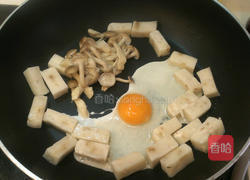 菇菇蛋炒萝卜糕的做法图解2