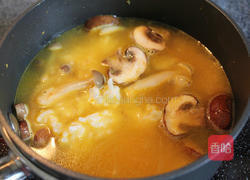 青豆野菇炖饭的做法图解3