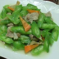 蒜味肉片炒蛇瓜的做法[图]