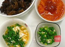 咸蛋番茄炒木耳的做法图解3