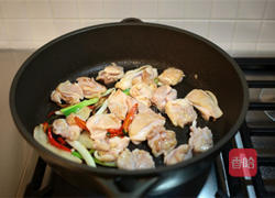 栗子马铃薯烧鸡的做法图解4