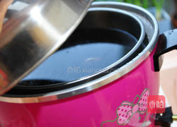 凉粉草炖鸡汤的做法图解3