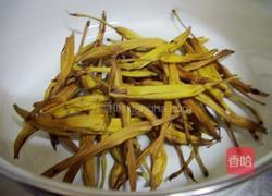 金针香菇排骨汤的做法图解2