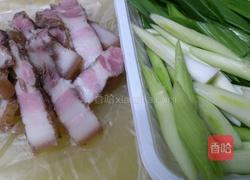 蒜苗咸猪肉的做法图解1