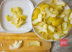 糖渍柠檬皮的做法图解1