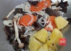 波萝铁板豆腐的做法图解1