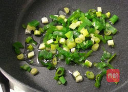 咸蛋番茄炒木耳的做法图解4