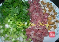 蒜香干丁炒香肠的做法图解1