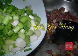 蒜香干丁炒香肠的做法图解3