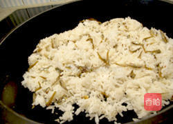 小鱼干炒饭的做法图解3