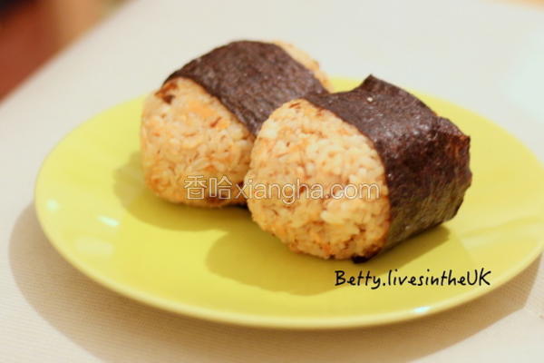 冷饭鲑鱼饭团
