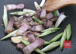 蒜苗咸猪肉的做法图解2