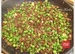牛绞肉炒四季豆丁的做法图解3