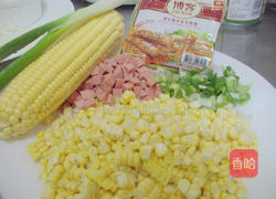 甜玉米炒热狗丁的做法图解1
