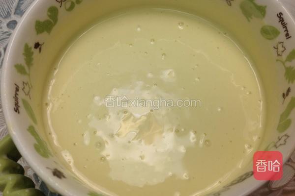 酥炸粉和水调匀成粉浆
