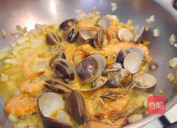 青酱海鲜意大利面的做法图解3