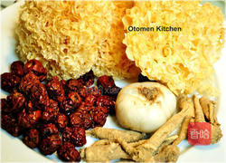 花旗参银耳羹的做法图解2