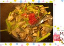 蛤蜊炒芦笋的做法图解3