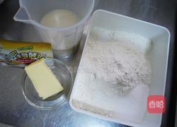 坚果香面包布丁的做法图解1