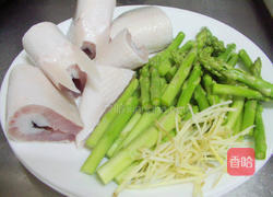 虱目鱼肚芦笋汤的做法图解1