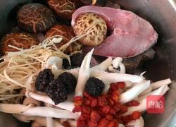 香菇鲈鱼汤的做法图解1