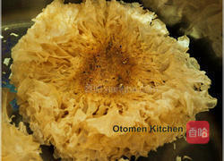 花旗参银耳羹的做法图解3