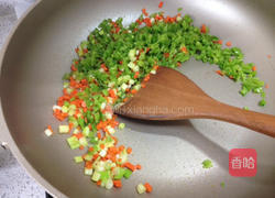 荷兰豆炒饭的做法图解1