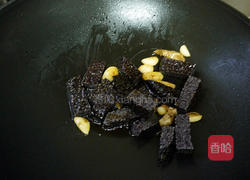 桂圆麻油煨鸭血糕的做法图解1