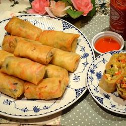 鸡肉蔬菜粉丝春卷的做法[图]