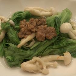 雪菇肉燥拌茼蒿的做法[图]