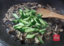 蚝油烩双菇的做法图解3