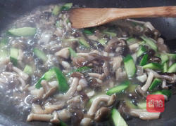 蚝油烩双菇的做法图解4