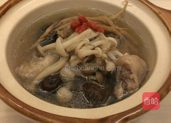 双菇人参鲜鸡汤的做法图解5