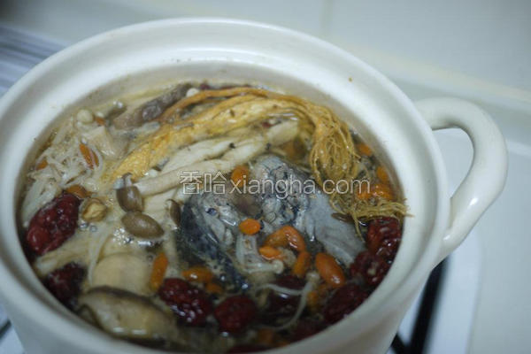 百菇人蔘乌骨鸡汤
