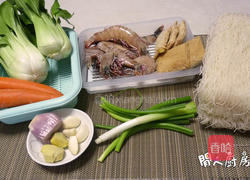 大虾炒米粉的做法图解1