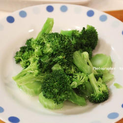 翠绿花椰菜的做法[图]