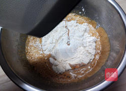 咖啡奶油瑞士卷的做法图解2