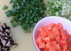 香肠炒饭的做法图解1