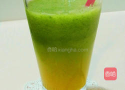 蜂蜜双色果菜汁的做法图解3