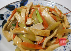 豆干炒西洋芹的做法图解9