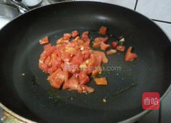 鲜虾蔬食茄汁炖饭的做法图解2