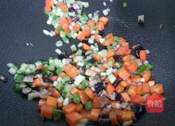 香肠炒饭的做法图解4