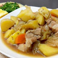 马铃薯炖肉的做法[图]