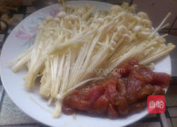 水莲炒针菇猪肉丝的做法图解2