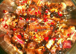 蒜辣豆鼓酱蒸排骨的做法图解1