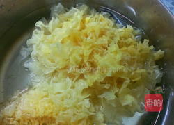 冰糖木耳莲子汤的做法图解2