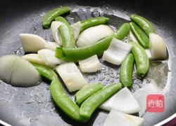 绿咖哩南瓜牛肉煲的做法图解5