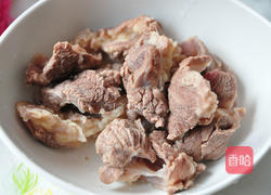 绿咖哩南瓜牛肉煲的做法图解2