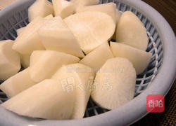 萝卜冬菇鱼松汤的做法图解3