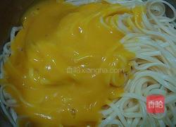 南瓜海鲜面的做法图解2